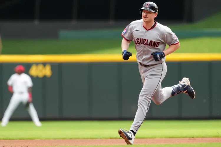 Guardians rally for 6-5 win over Reds in Game 1 of doubleheader